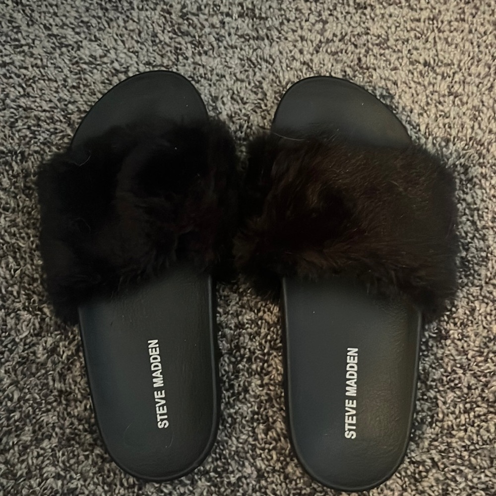 Steve Madden fuzzy slides. Only wore 2 times
